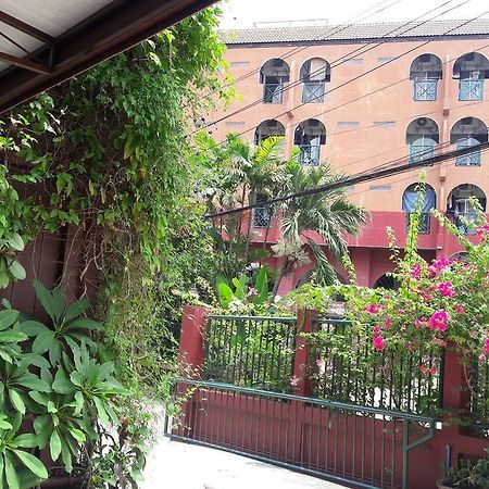 Baankhunmae Apartment Bangkok Exterior foto