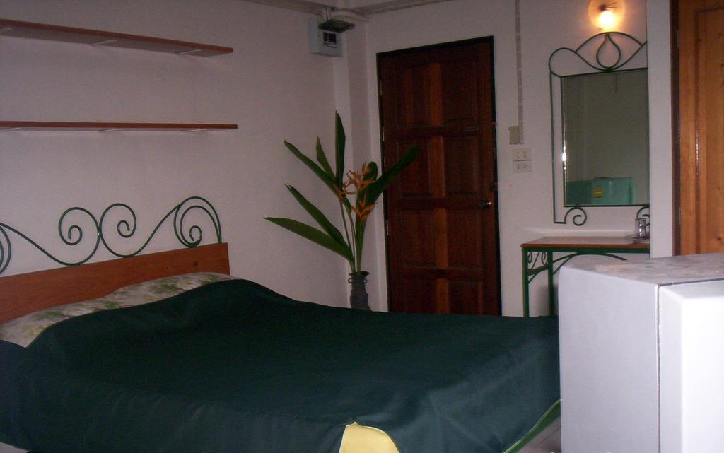 Baankhunmae Apartment Bangkok Habitación foto