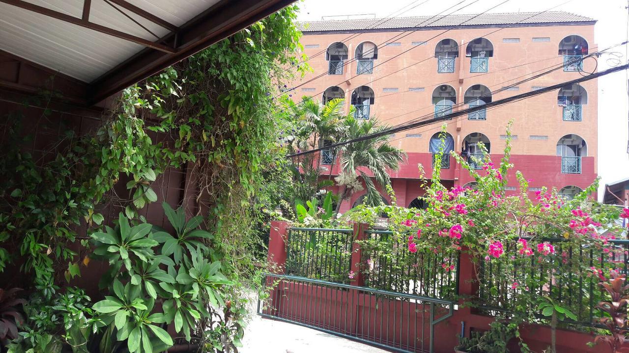 Baankhunmae Apartment Bangkok Exterior foto